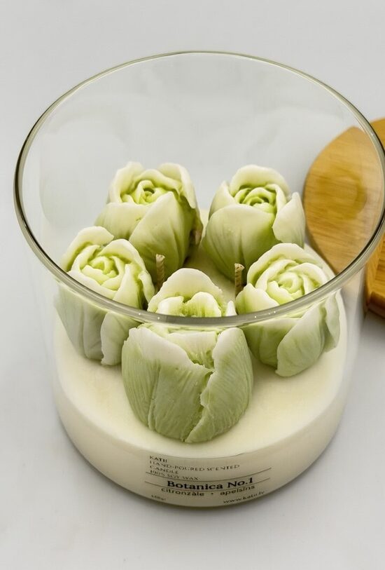 Sojas vaska svece ar tulpju ziediem (lielā) 